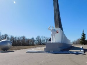 В Саратовской области к Дню космонавтики обновлен памятник Юрию Гагарину