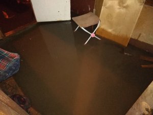 Специалисты МЧС отказались приезжать к жителям затопленного дома