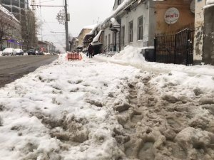 В Саратове убирают снег только около административных зданий