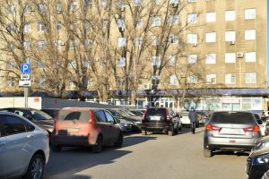 Альмеев: не все, кто пользуется бесплатной парковкой на Привокзальной площади, приезжают на вокзал