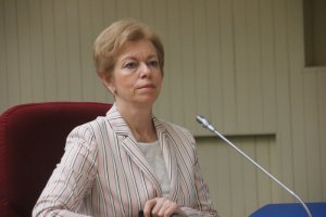 Суд не стал отстранять Наталью Мазину от должности министра