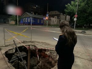В коммунальной яме в центре Саратова обнаружен труп