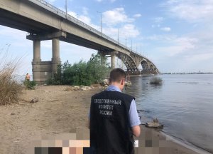 На несанкционированном пляже под мостом утонул подросток