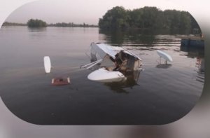 Под Саратовом в Волгу упал самолет