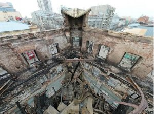 Сгоревшее здание бывшей гостиницы «Россия» разберут и воссоздадут