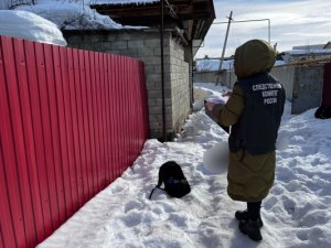 В Кировском районе на улице прохожие обнаружили труп неизвестного. Началась проверка