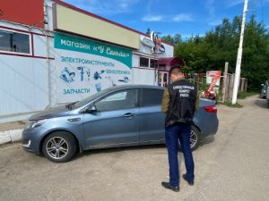 В Татищево на заднем сиденье машины обнаружен гниющий труп