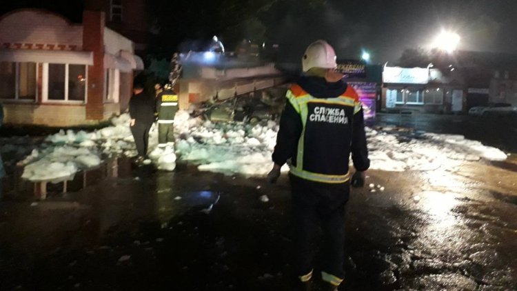В Пугачеве автомобиль врезался в остановку и загорелся. Погибли 3 человека