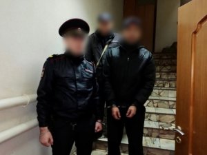 Саратовец помогал подруге вешать полку и нанес ей смертельные травмы