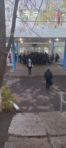 Аноним:  Школьники ждут по 20 минут на улице, их запускают как животных по двое