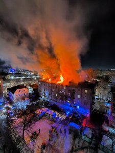 Из горящего дома на ул. Челюскинцев спасли 19 человек