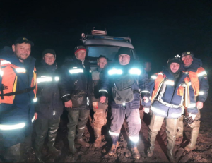 Паводок. Пугачевские спасатели пришли на помощь вахтовикам из затопленного вагончика