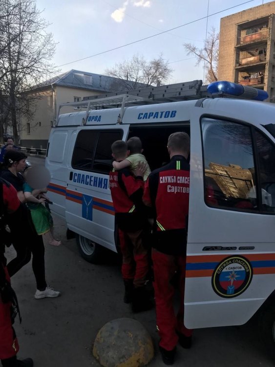 На пожаре в общежитии на Соколовогорской пострадали двое детей