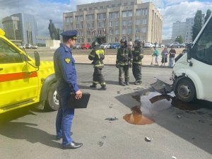 В Балакове в ДТП попала маршрутка. Есть пострадавшие