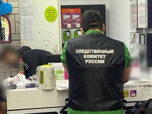 В салоне связи на проспекте Строителей зарезали девушку