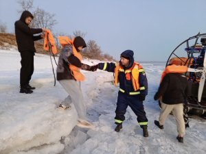 С острова эвакуировали троих заблудившихся юношей