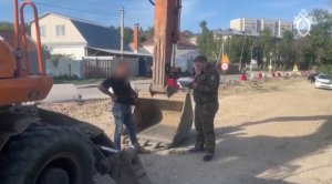 В Саратове машинист экскаватора травмировал рабочего