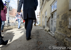 «Прогулки с чиновником» – журналисты показали главе Волжской администрации его район