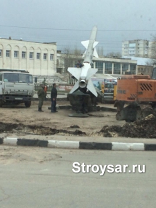 В центре Энгельса установили неопознанную ракету