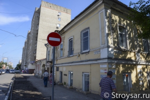 Жители центра города сообщили ИА «СтройСар», что их дом намеренно доводят до аварийноиго состояния