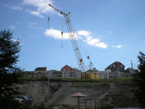 Над улице Гвардейской ведется строительство в оползневой зоне