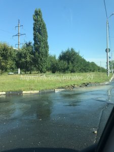 Саратовцы: в Ленинском районе из-за потопа на дороге начал проваливаться асфальт