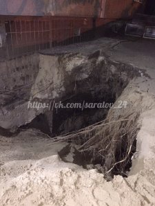 «Портал в ад» на Орджоникидзе засыпали 200 т. песка