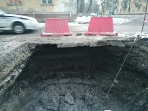 Автомобилистов предупреждают об опасном участке дороги на Огородной