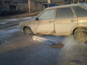 Саратовцы сообщили о замерзшей коммунальной «реке»