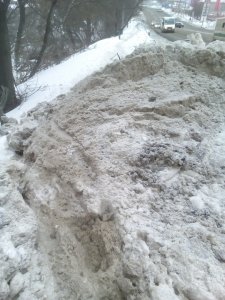На Танкистов тротуары завалили снегом