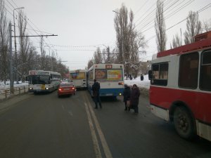 Гонки автобусов закончились ДТП и транспортным коллапсом