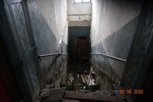 Из здания - ОКН похищена чугунная лестница
