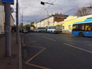 Центр встал из-за ДТП с автобусом и троллейбусом на Московской