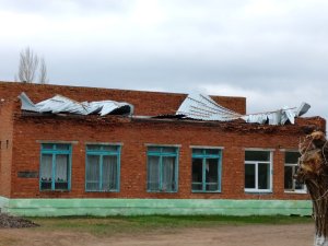 Шквал. Сорваны крыши с двух школ и пятиэтажки
