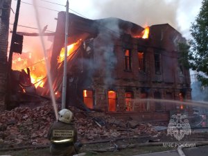 На Чернышевского сгорел и частично обрушился старинный дом